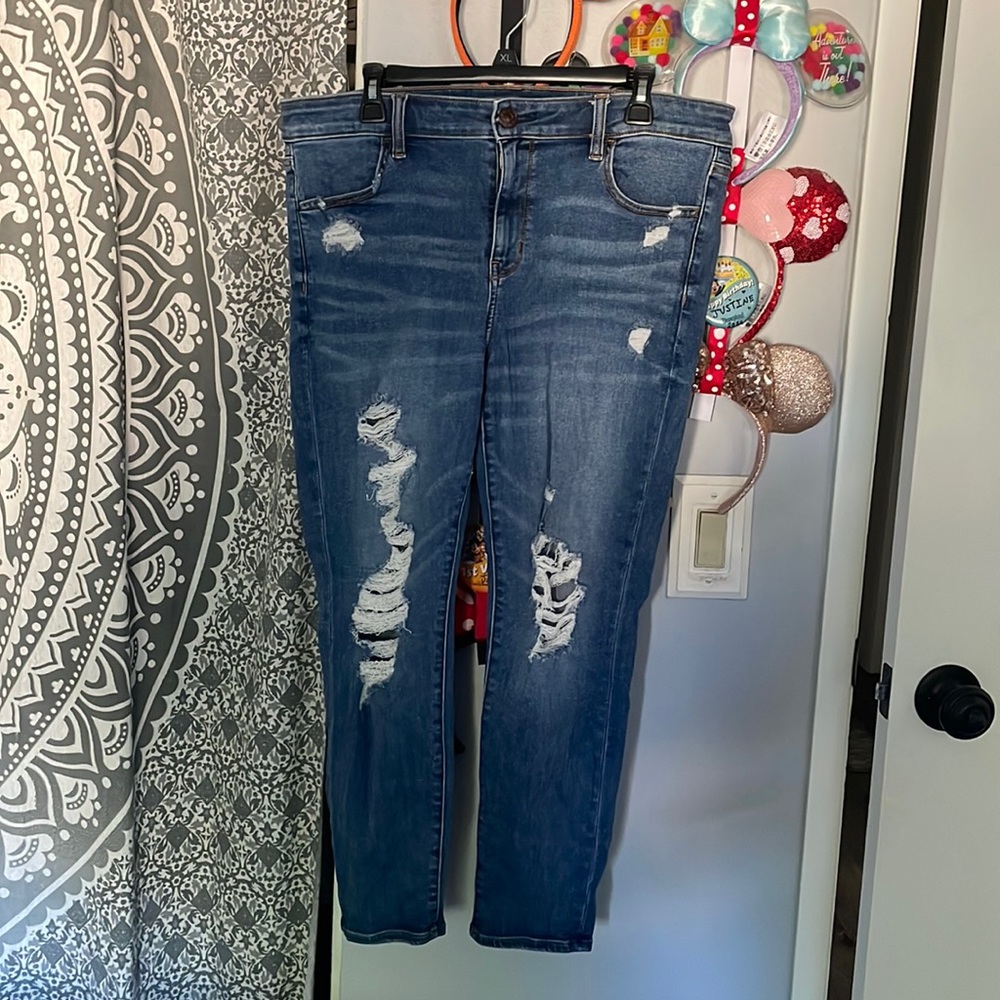 American Eagle destructed Jeans